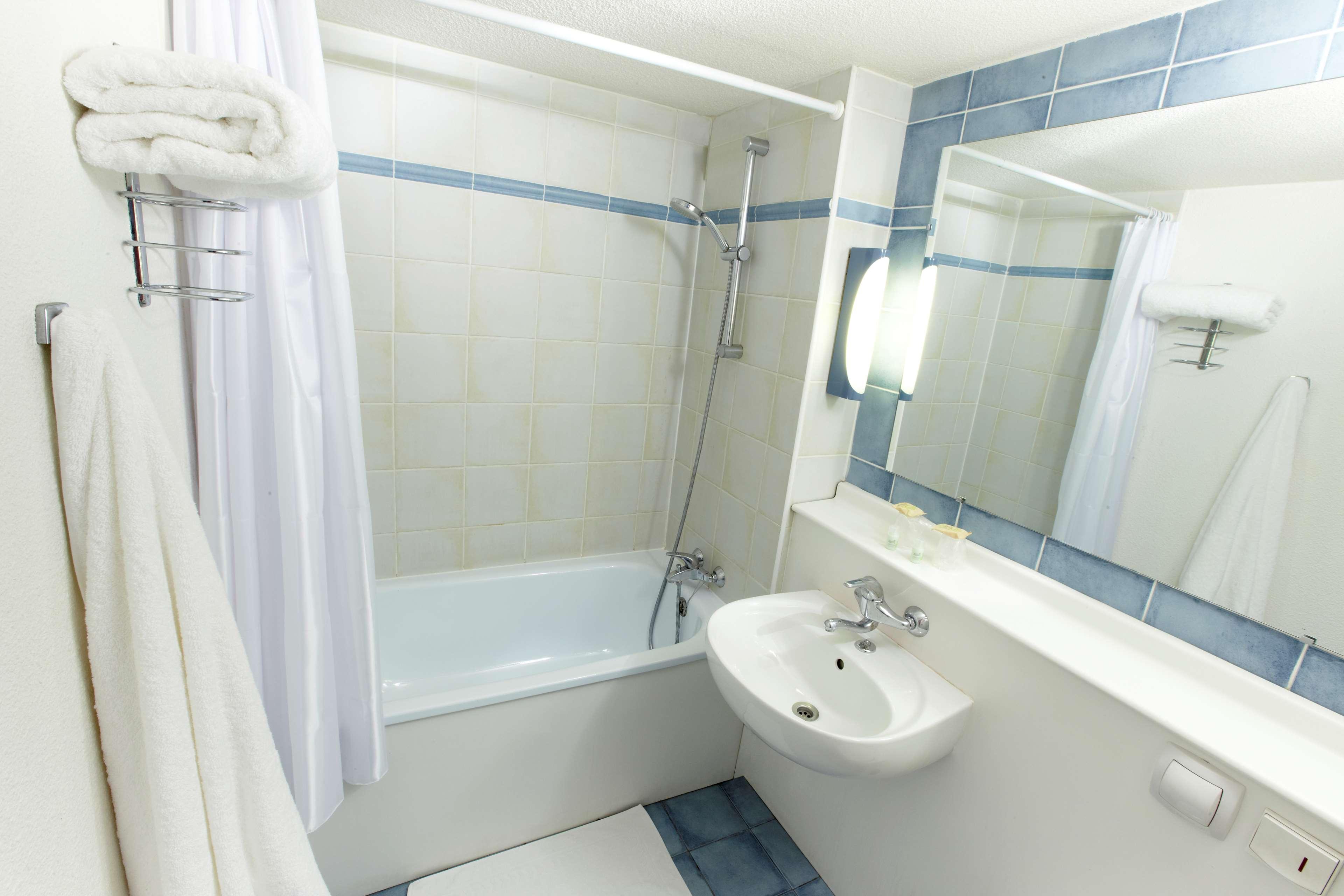 Hotel Campanile Rouen Nord - Mont-Saint-Aignan Zewnętrze zdjęcie
