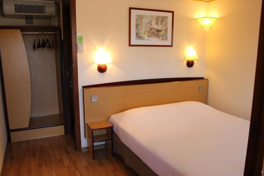 Hotel Campanile Rouen Nord - Mont-Saint-Aignan Zewnętrze zdjęcie